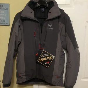 NWT MEN’S FISSION SV JACKET